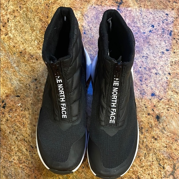 The North Face Black Quilted Boots Sneakers - Picture 6 of 6